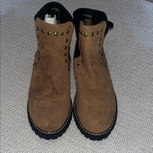 🥾WOMENS BOOT NWOT SIZE 9 Seven7 Women's Brown Ankle Booties with Studs